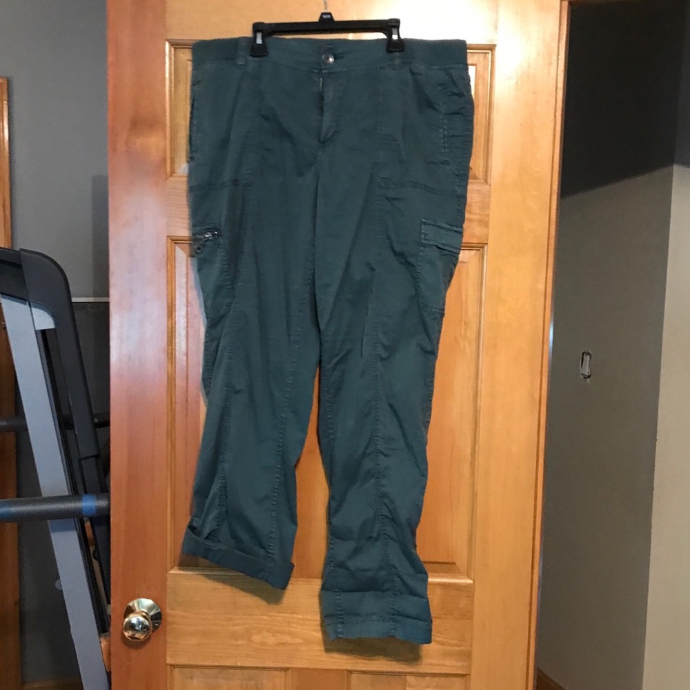 Forest green cargo Capri